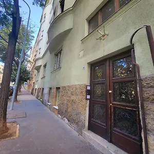 Cosy Apartman By The Castle Apartman